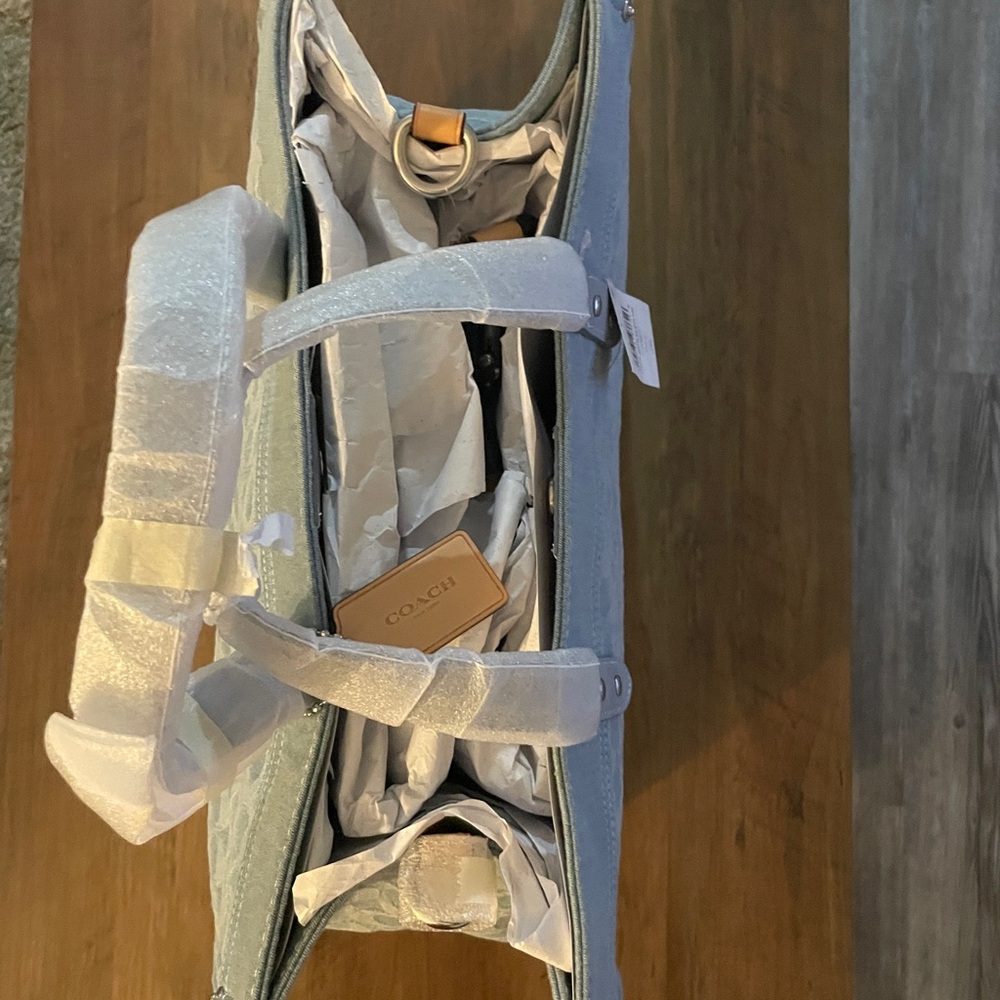 🥳🎉SOLD🥳🎉 Coach Field Tote 40 in Signature Denim - Picture 4 of 4